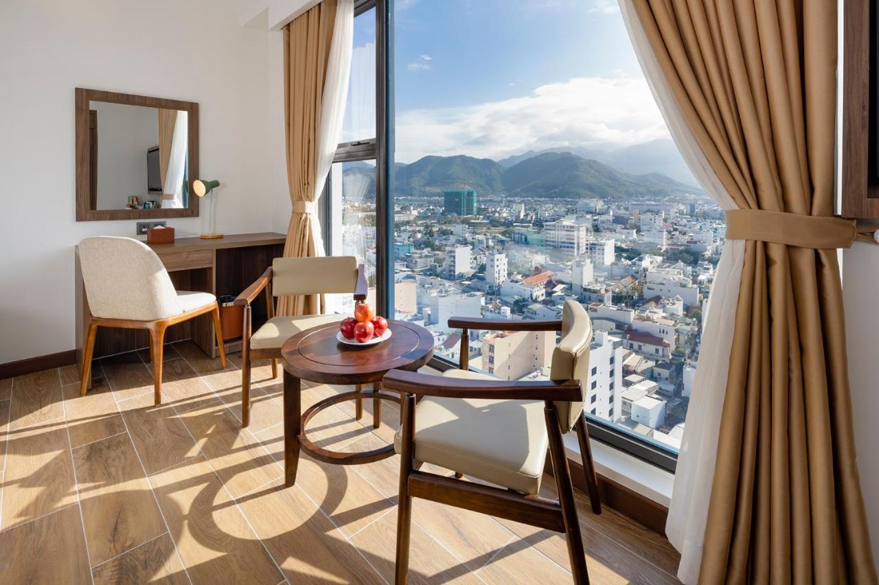Miracle Luxury Nha Trang Hotel Exterior photo